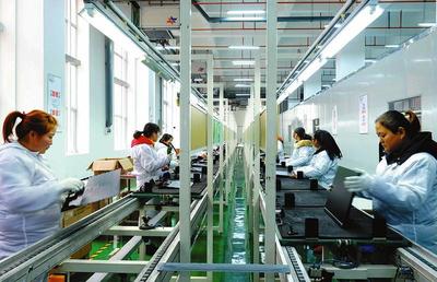 千余臺電腦液晶顯示器搭乘“長安號”啟運吉爾吉斯斯坦，助力中亞通訊產品市場發展