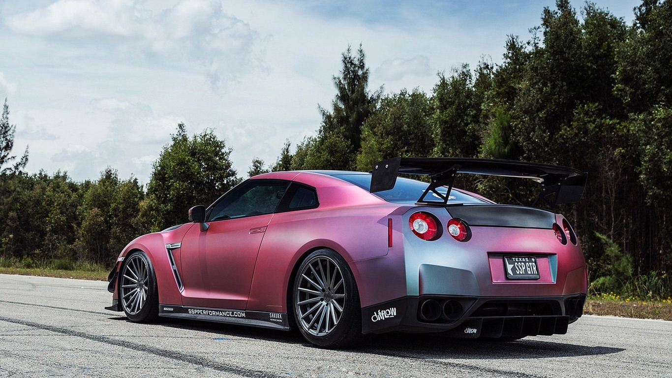 日產(chǎn)GT-R R35改裝車 高清桌面壁紙，駕馭視覺的機(jī)械藝術(shù)